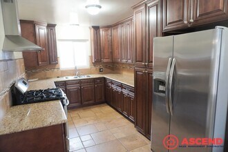 935 University Ave in Bakersfield, CA - Building Photo - Building Photo