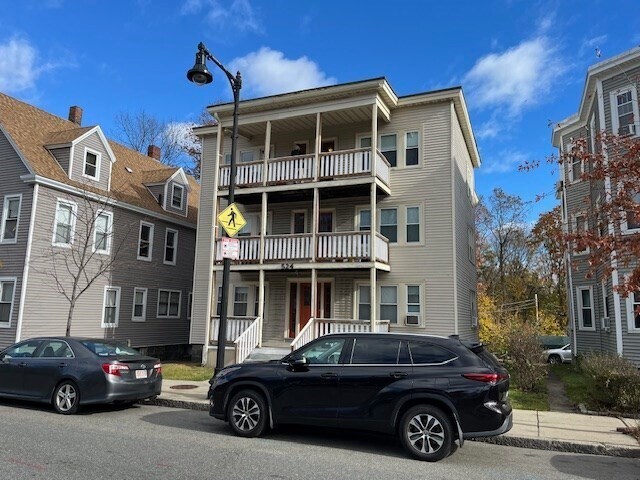 524 Hyde Park Ave in Boston, MA - Building Photo