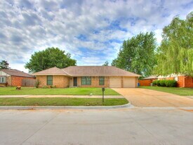 704 Pepperdine Ave in Edmond, OK - Building Photo