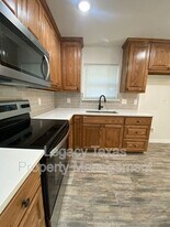 702 S Wilhite St in Cleburne, TX - Building Photo