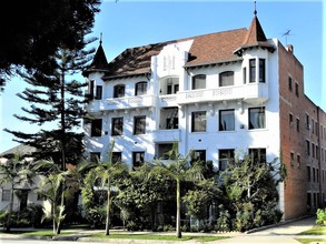 Horton Hall in Los Angeles, CA - Building Photo - Primary Photo