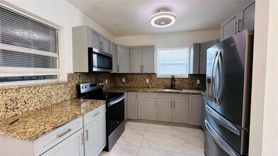 10480 SW 172nd St in Miami, FL - Building Photo - Building Photo