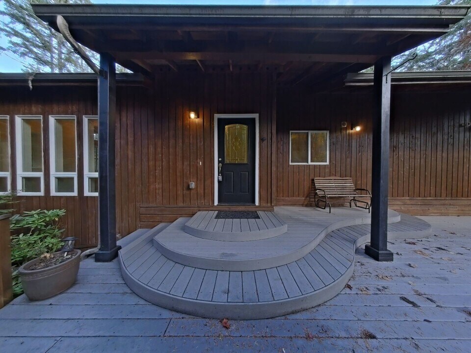 24235 Columbine Dr in Philomath, OR - Building Photo