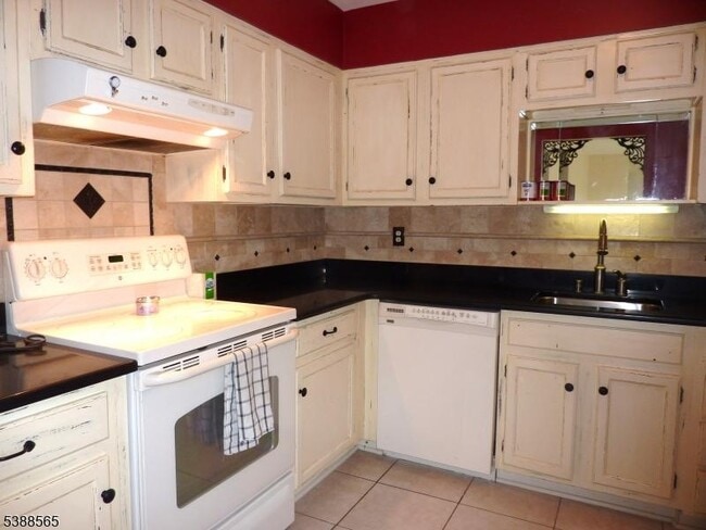 466 Pompton Ave in Cedar Grove, NJ - Building Photo - Building Photo