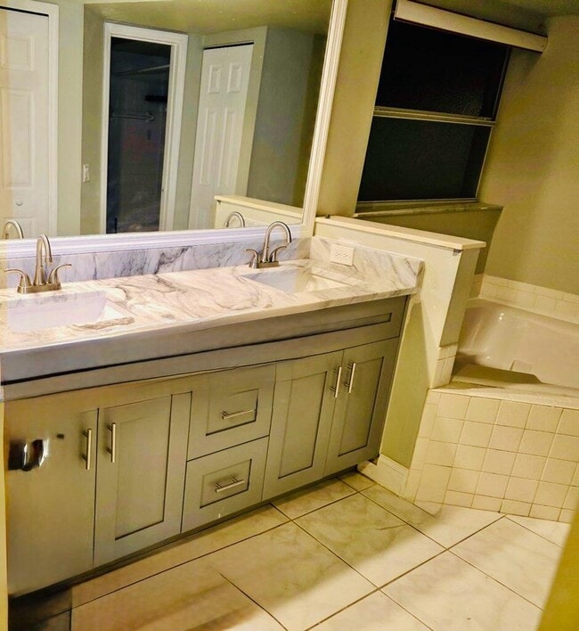 473 SW Eyerly Ave in Port St. Lucie, FL - Building Photo - Building Photo