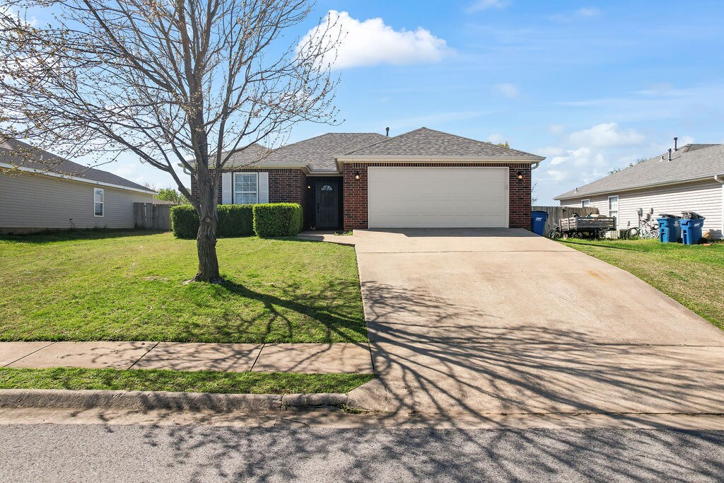 2705 SW 10th St in Bentonville, AR - Foto de edificio