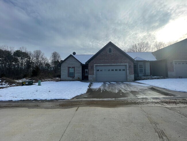 320 Deerfield Dr in Poplar Bluff, MO - Building Photo - Building Photo