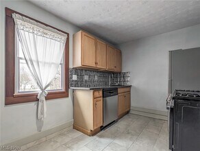 1268 Pondview Ave in Akron, OH - Building Photo - Building Photo