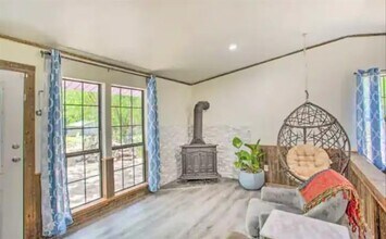 9899 Archer Ln in Quinlan, TX - Foto de edificio - Building Photo