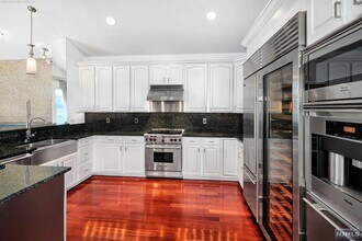 30 Lydia Dr in Guttenberg, NJ - Building Photo - Building Photo