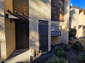 12750 Centralia St in Lakewood, CA - Building Photo