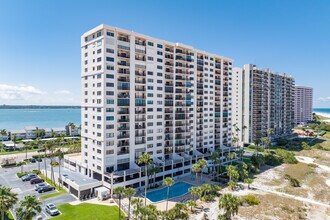 Harbour Light Towers in Clearwater, FL - Foto de edificio - Building Photo