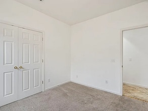 4530 Bollenbacher Ave in Sacramento, CA - Foto de edificio - Building Photo