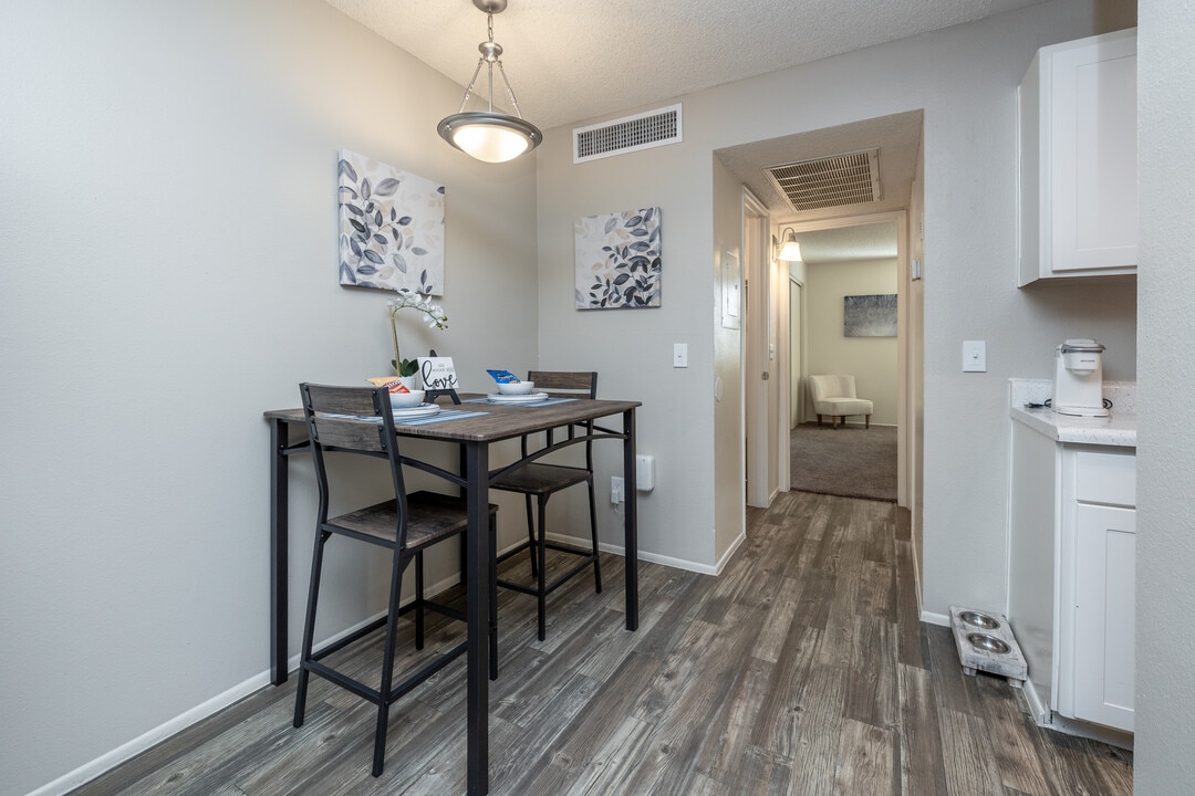 Toscana Cove Apartments in Tucson, AZ - Building Photo