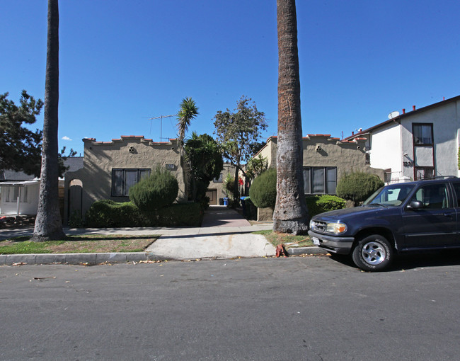 1227 N Commonwealth Ave in Los Angeles, CA - Building Photo - Building Photo