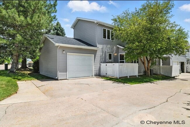 207 E Carlson St in Cheyenne, WY - Building Photo - Building Photo