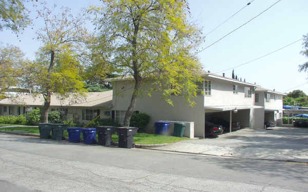 325-335 N Baldwin Ave in Sierra Madre, CA - Building Photo