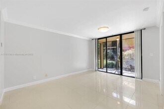 15555 Miami Lakeway N in Miami Lakes, FL - Building Photo - Building Photo
