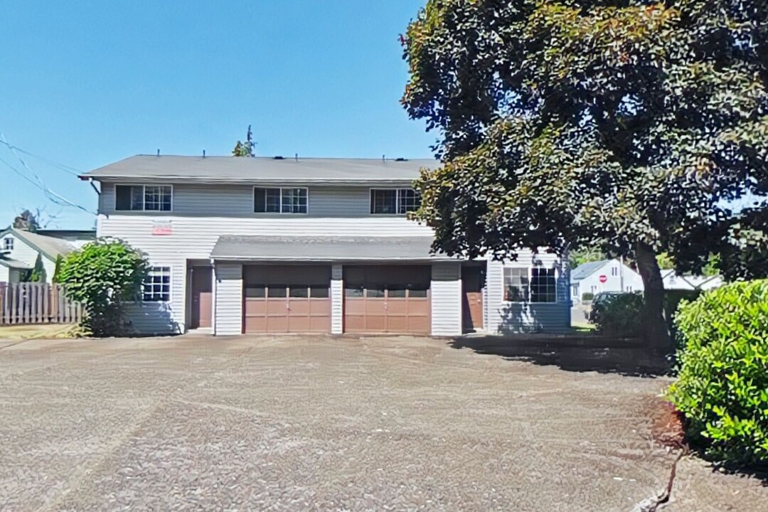 2622-2624 NW Coolidge Way in Corvallis, OR - Building Photo