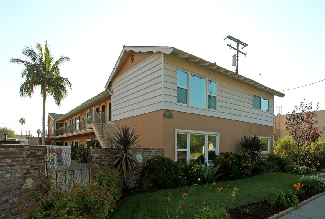 Lemon Breeze Apartments in Anaheim, CA - Building Photo