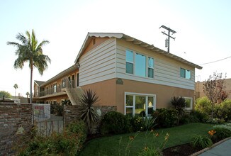 Lemon Breeze Apartments in Anaheim, CA - Foto de edificio - Building Photo