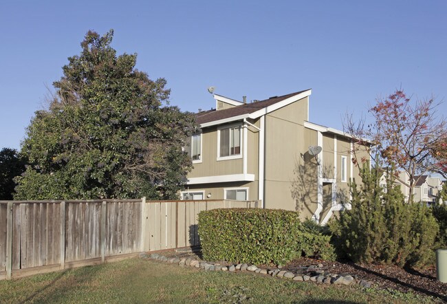 940 Memorial Dr in Hollister, CA - Building Photo - Building Photo