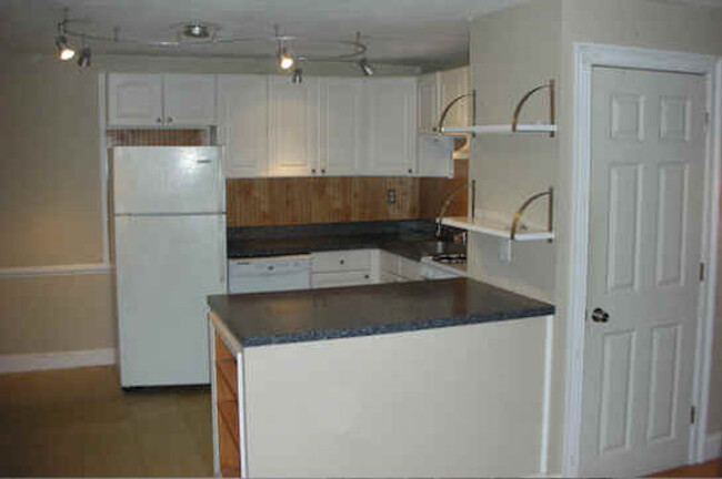 82 Boylston Ln, Unit Canterbury Village #82-17 in Lowell, MA - Building Photo - Building Photo