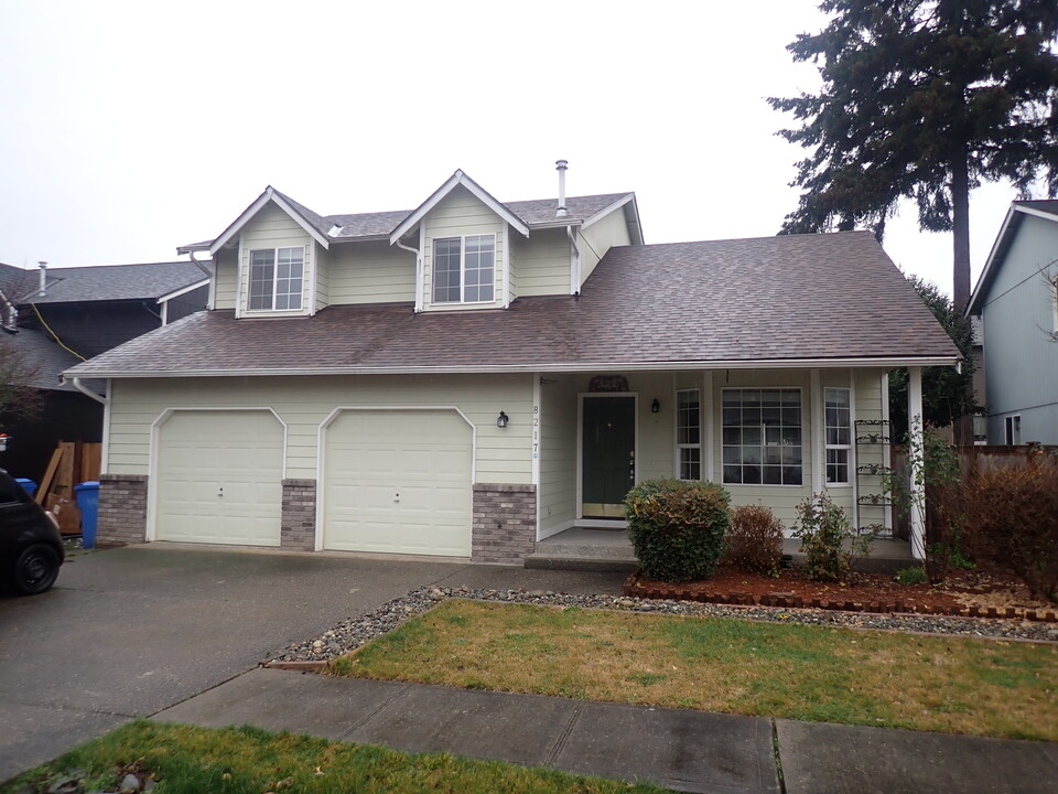 8217 185th Street Ct E in Puyallup, WA - Foto de edificio