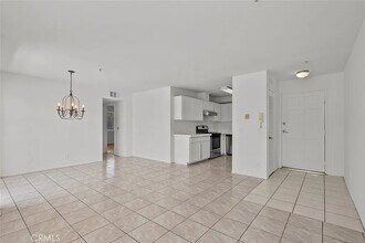 9014 Burnet Ave in North Hills, CA - Building Photo - Building Photo