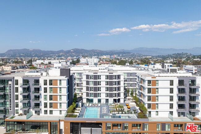 200 N Vermont Ave in Los Angeles, CA - Building Photo - Building Photo