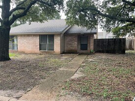 AVAILABLE FOR AUGUST MOVE IN!!! Spacious in College Station, TX - Building Photo