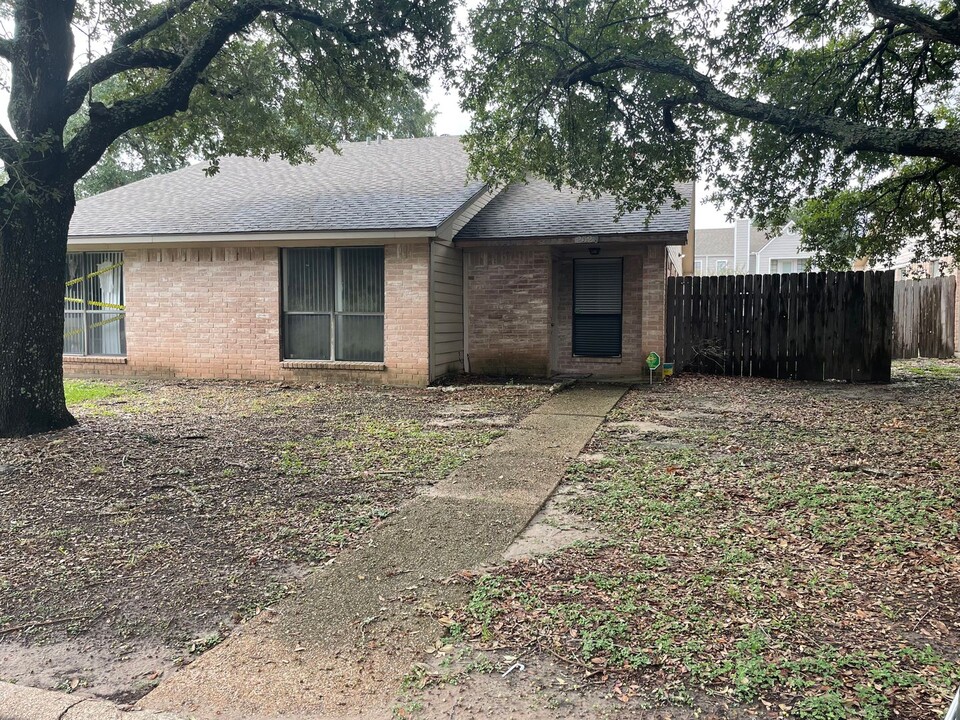 2528 Hickory Dr in College Station, TX - Building Photo