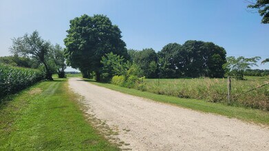 39W910 US-20 in Elgin, IL - Building Photo - Building Photo