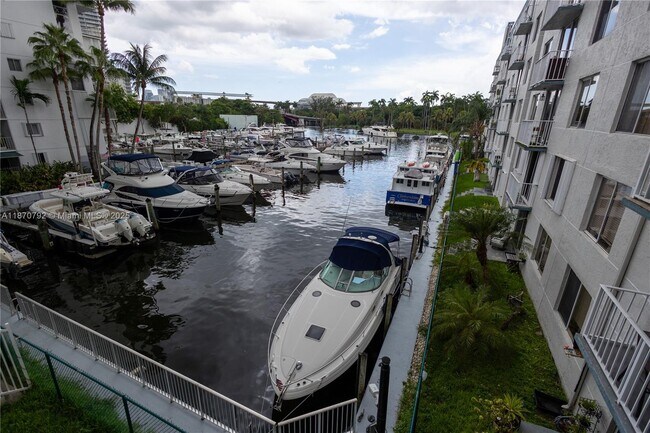 1720 NW N River Dr in Miami, FL - Foto de edificio - Building Photo