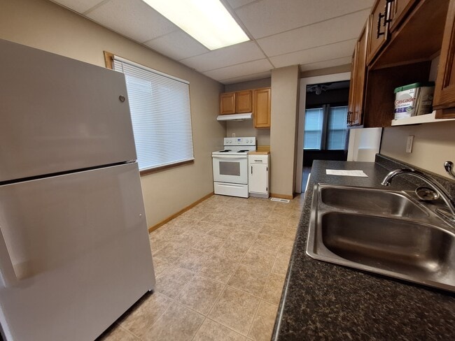 410 Sherman Street, Unit Upper Unit in North Mankato, MN - Building Photo - Building Photo