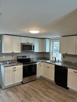 14 Rochester St, Unit #3 in Berwick, ME - Building Photo