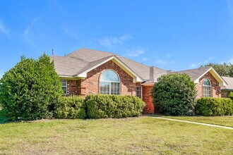 321 Sondra Way in Red Oak, TX - Building Photo - Building Photo