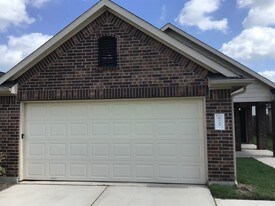 8727 Doskocil Dr in Houston, TX - Building Photo