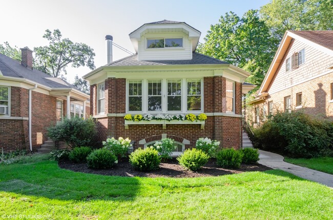 property at 3016 Thayer St
