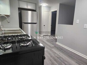 2557 Edwin Ave in Akron, OH - Building Photo - Building Photo