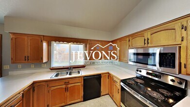 5607 Bristol Way in Yakima, WA - Building Photo - Building Photo