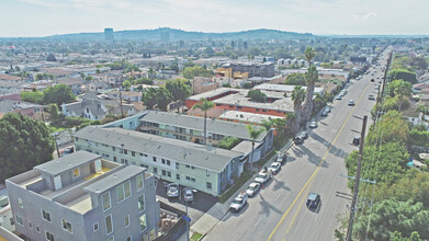 1904 S Robertson Blvd in Los Angeles, CA - Building Photo - Building Photo