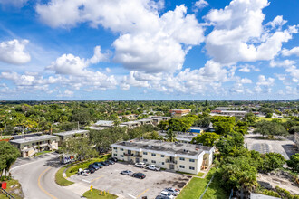 6390 NW 11th St in Sunrise, FL - Building Photo - Building Photo