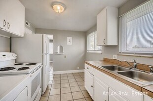 1379 Lansing St in Aurora, CO - Building Photo