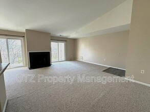 1111 Castle Harbor Way in Glen Burnie, MD - Foto de edificio - Building Photo