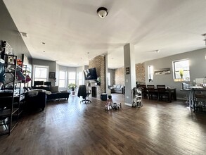 4711-4715 S Michigan Ave in Chicago, IL - Building Photo - Interior Photo