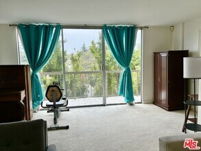 10747 Wilshire Blvd in Los Angeles, CA - Building Photo - Building Photo
