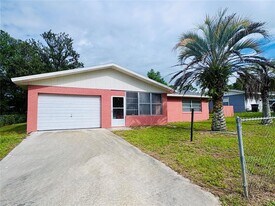 33 Spring Loop in Ocala, FL - Building Photo