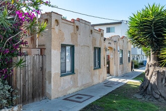 4016 S. Pacific Ave. in San Pedro, CA - Building Photo - Primary Photo