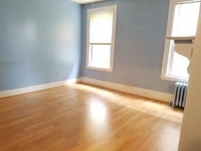 214 Brookline St, Unit 2 in Cambridge, MA - Foto de edificio - Building Photo